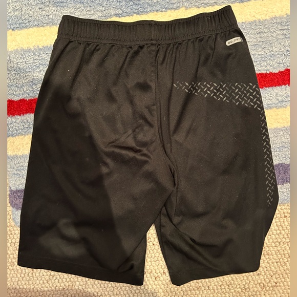 Old navy kids athletic shorts - Picture 3 of 3